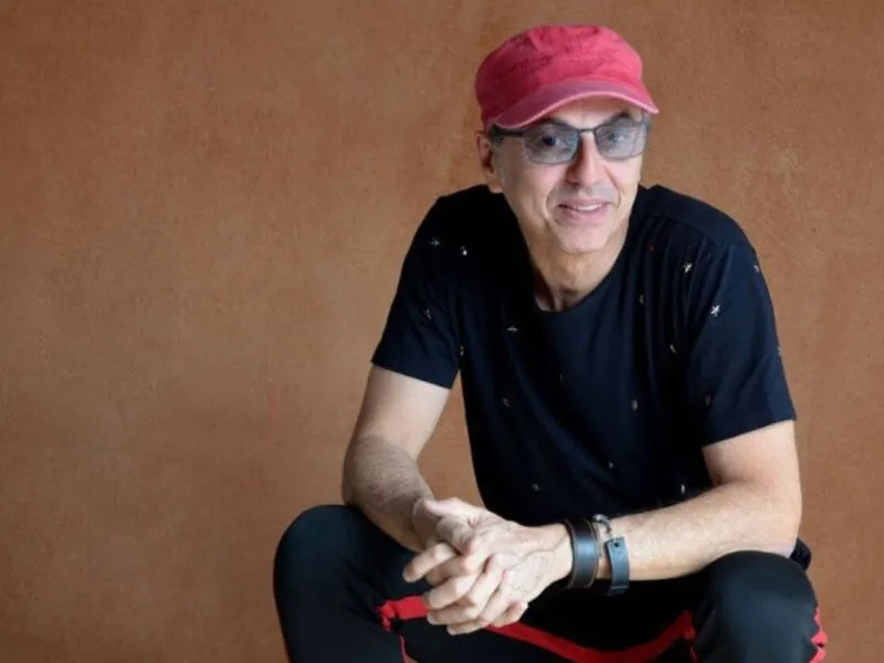Zeca Baleiro é atração do Bem Brasil deste domingo (18), com o show “Mambo Só”