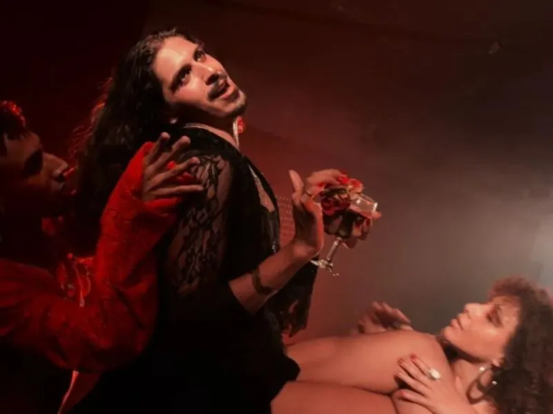 Lyra e os Mareantes unem pop e tradição da Jurema Sagrada em “Viúva Negra”