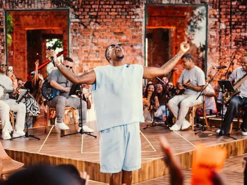 Mumuzinho lança audiovisual do show “Simples Assim”, gravado ao vivo no RJ; assista