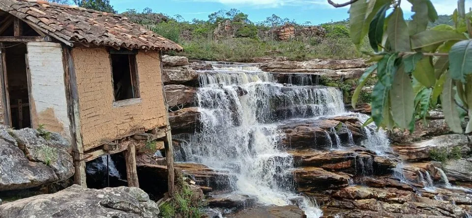 o que fazer no distrito de Minas cercado por cachoeiras e história