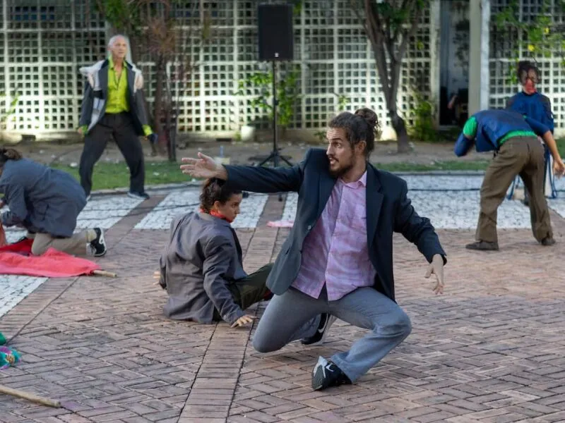 Compassos Cia de Dança leva espetáculo e oficina para periferias do Recife e de Olinda