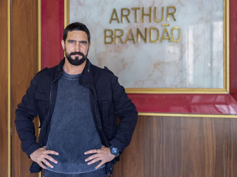 Renato Góes entra como Heitor em “Quem Ama Cuida” e vira a trama do avesso