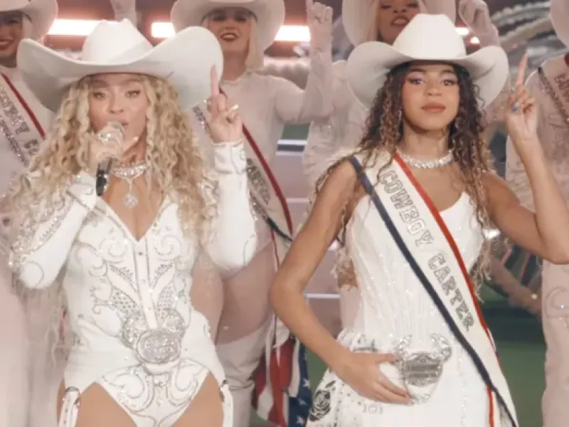Filha de Beyoncé impressiona ao tocar piano em show aos 14 anos; saiba quem é Blue Ivy