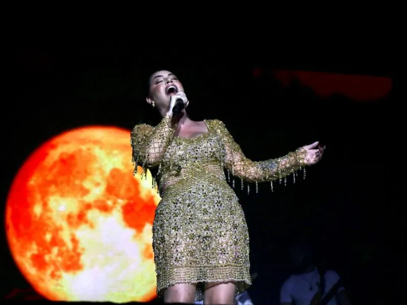 Raphaela Santos lança sete faixas “Chama no Bregão 2”, nas plataformas digitais