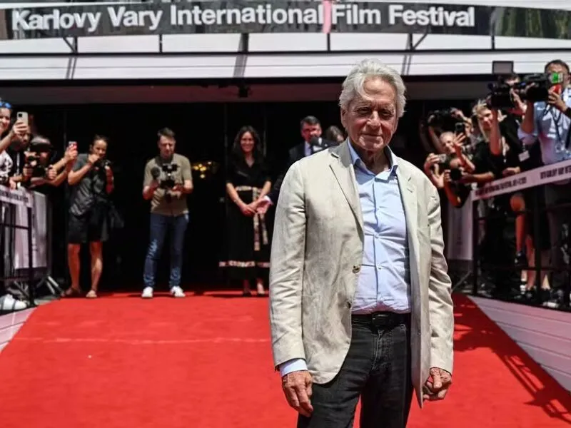Por que Michael Douglas ficou fora da herança do pai, Kirk Douglas?