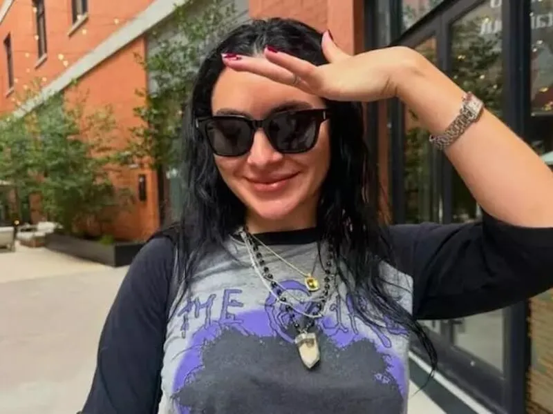 Charli XCX está no elenco do filme de Martin Scorsese com Leonardo DiCaprio e Jennifer Lawrence